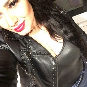 Meet your Posher, Alma